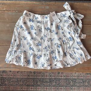 Hollister Blue and White Floral Mini Skirt